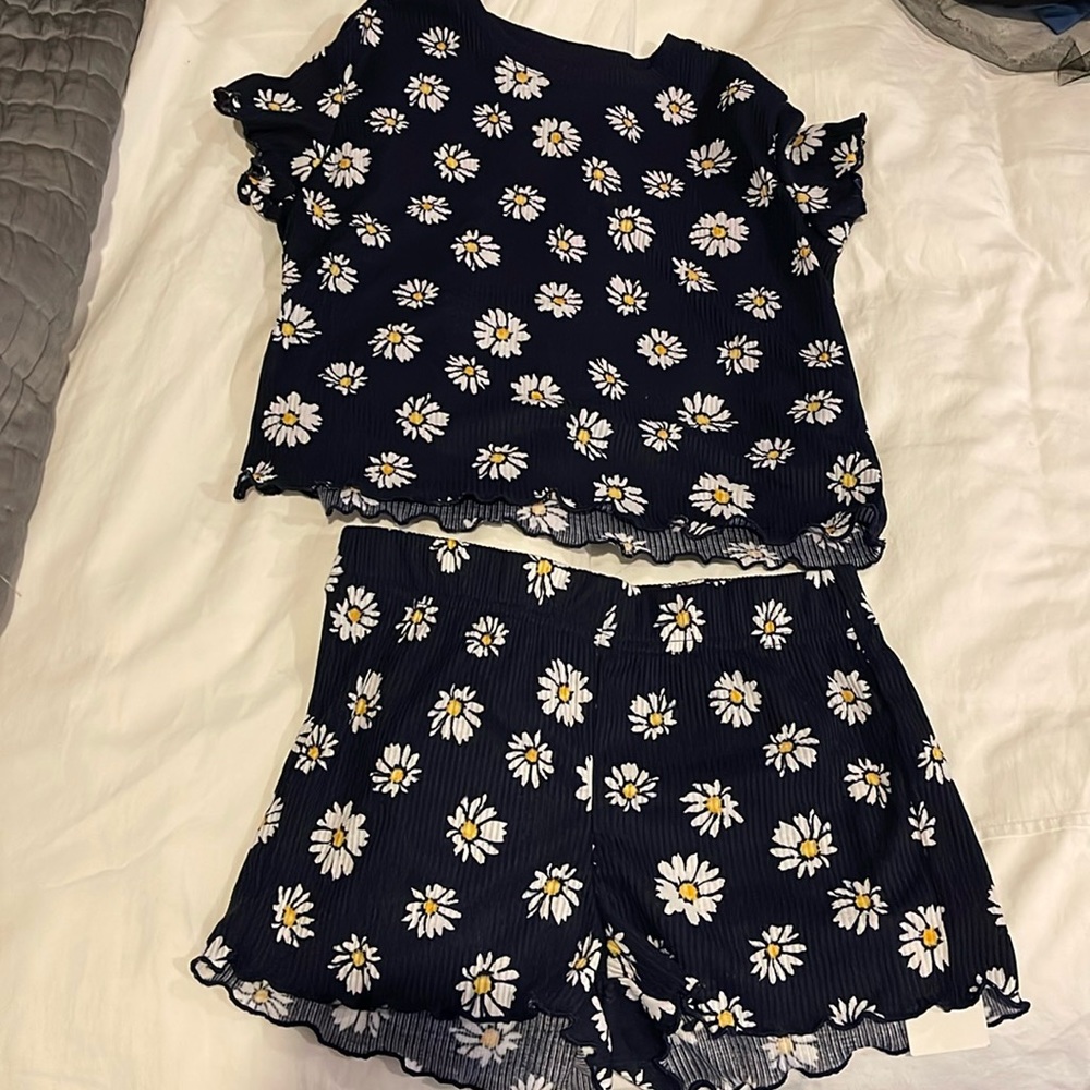Brand new girls pajama set from Old navy size 8 with shorts and tee shirt.